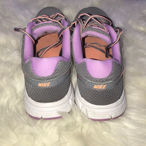 NIKE SHOES - Picture 3 of 5